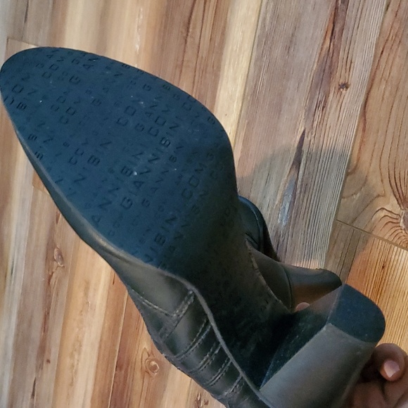 Gianni Bini booties. Size 10 - Picture 5 of 8